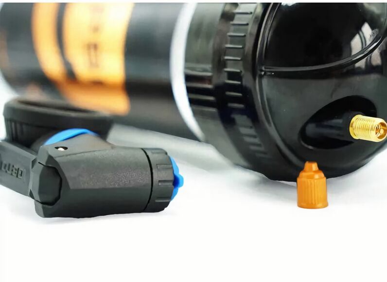 (EU) Компенсатор давления для мячей + Насос Tuboplus, Золотисто-черный