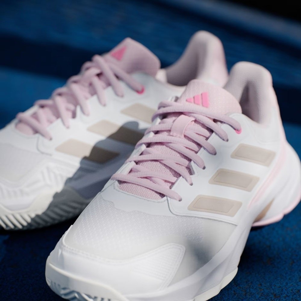 Кроссовки женские Adidas Courtjam Control 3, Белые/Розовые, с системой стабилизации, из переработанных материалов (р. 35,5)