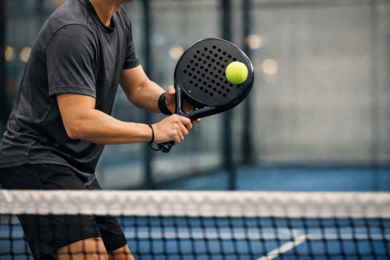 Воллей в паделе: как бить у сетки и чем отличается от других ударов