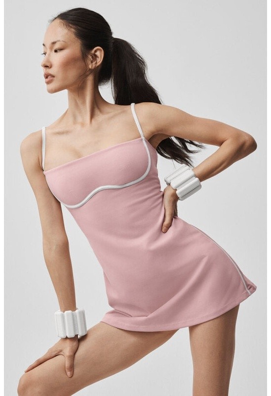 (CN) Платье женское Alo Yoga Airbrush Streamlined Dress с шортами, карманами, встроенным бюстгальтером, Розовое (S)