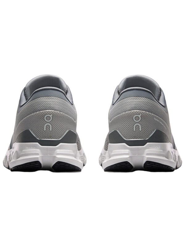 On Cloud 4 sneakers